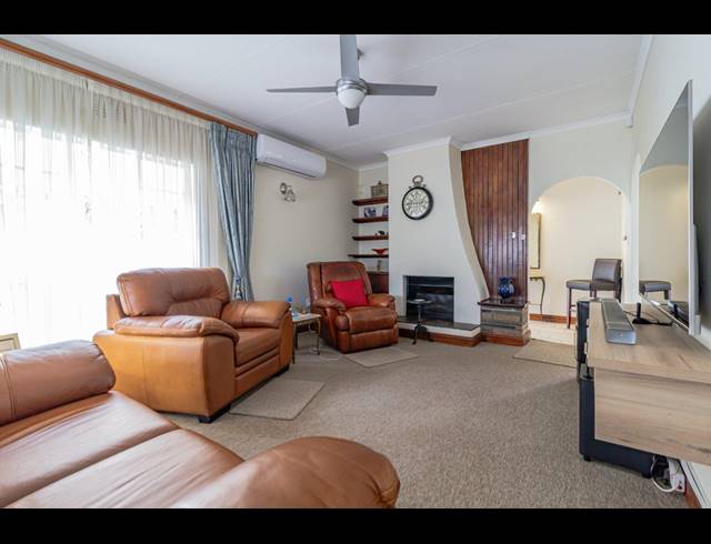 3 BEDROOM HOUSE FOR SALE IN BRACKENDOWNS